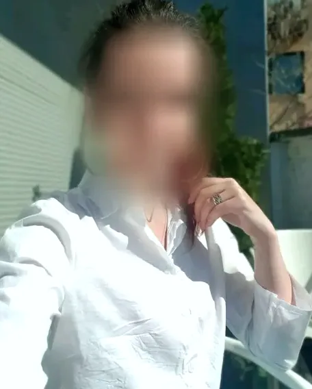 Emina, 32