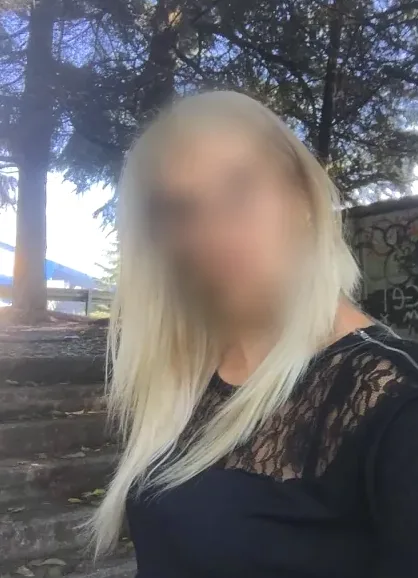 Isabella, 32