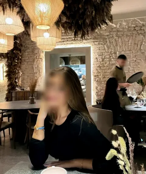 Renate, 25
