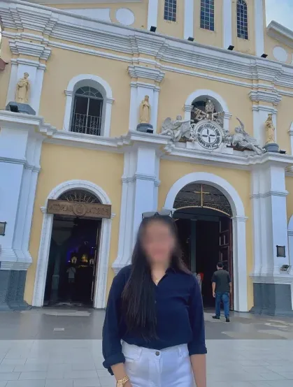 Sabine, 24