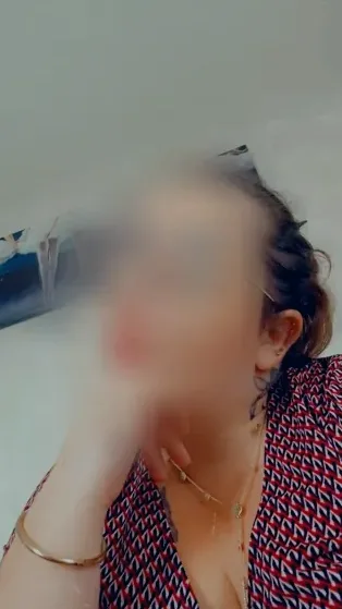 Sabrina, 24